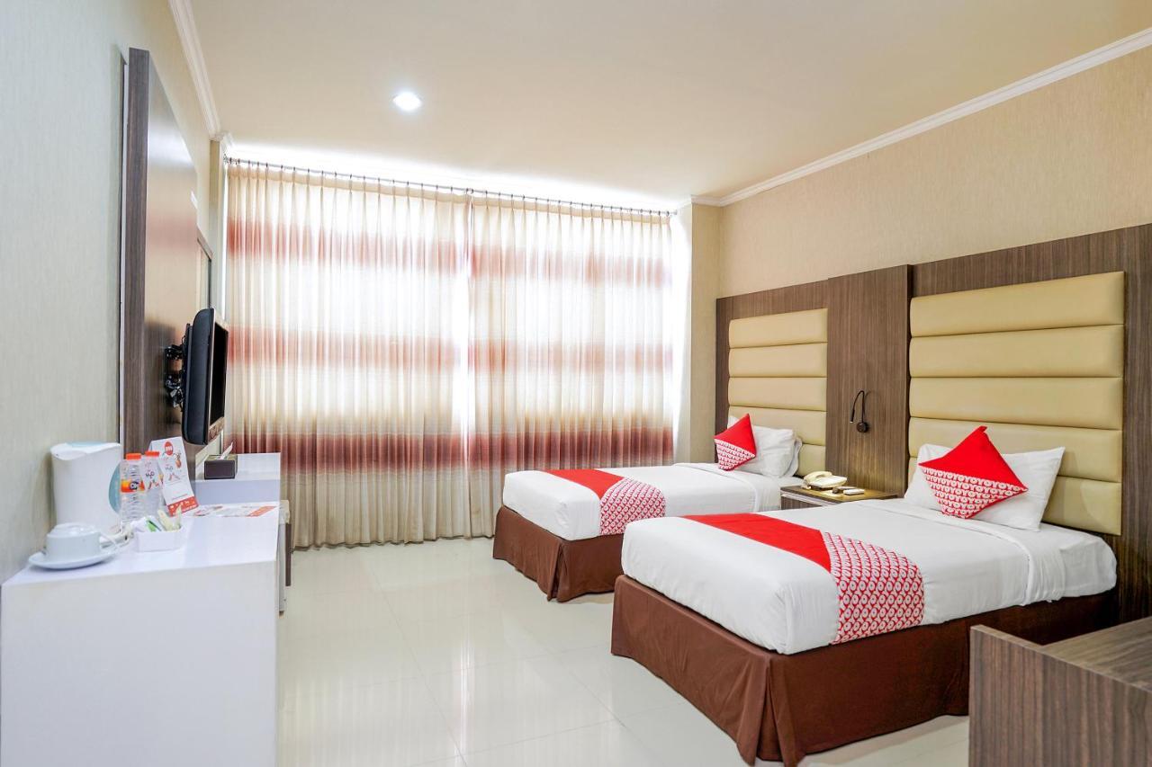 Maumu Hotel & Lounge Surabaya Eksteriør bilde